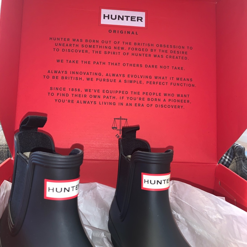 BRAND NEW IN BOX Hunter Original Chelsea Black Ankle Rain Boots women’s size 6